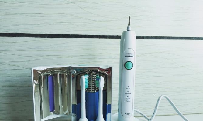 飞利浦HX6730电动牙刷的优势与特点（享受高效洁净的口腔护理体验）