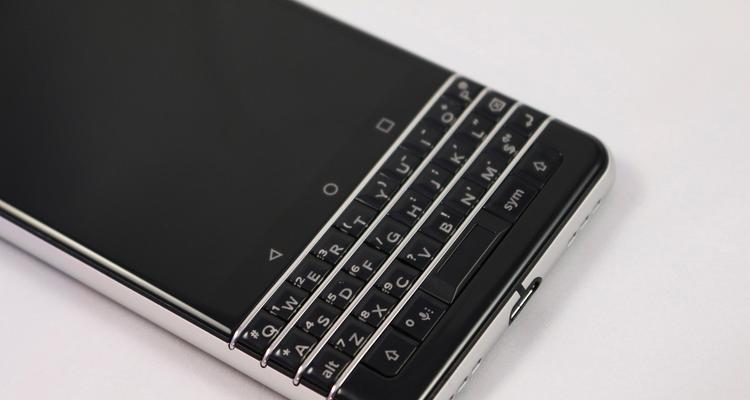 iPhone与黑莓（谁是手机安全的王者？）