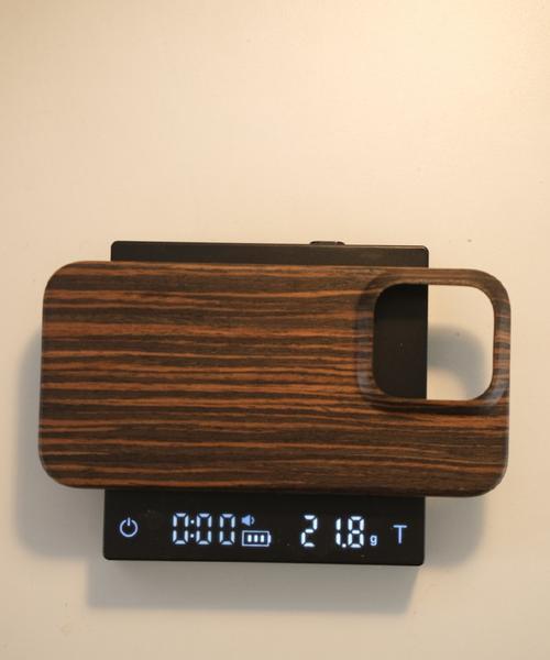 实木手机壳的优势和选择指南（选择适合你的实木手机壳，保护你的手机与环境更好地融为一体）